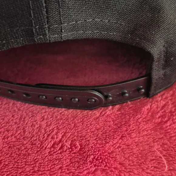 New Era Men's Toronto Blue Jay's black glow undervisor - Picture 4 of 5